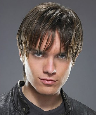Young%20men%20layered%20hairstyle%20with
