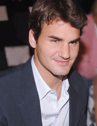 Roger Federer with short wavy hairstyle.jpg
