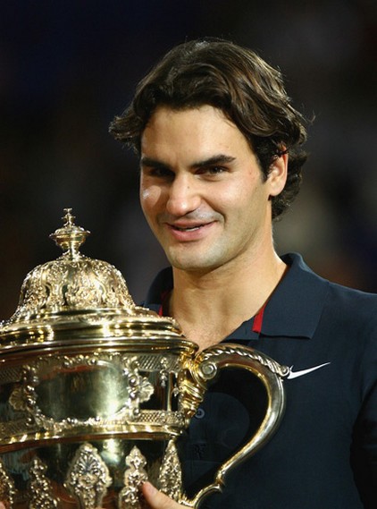 Roger Federer with medium wavy hairstyle_Federer holding trophy.jpg
