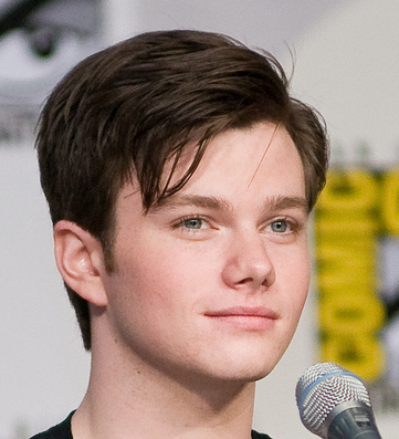 Chris Colfer singing.PNG
