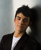 Joe Jonas with short spiky hairstyle.PNG
